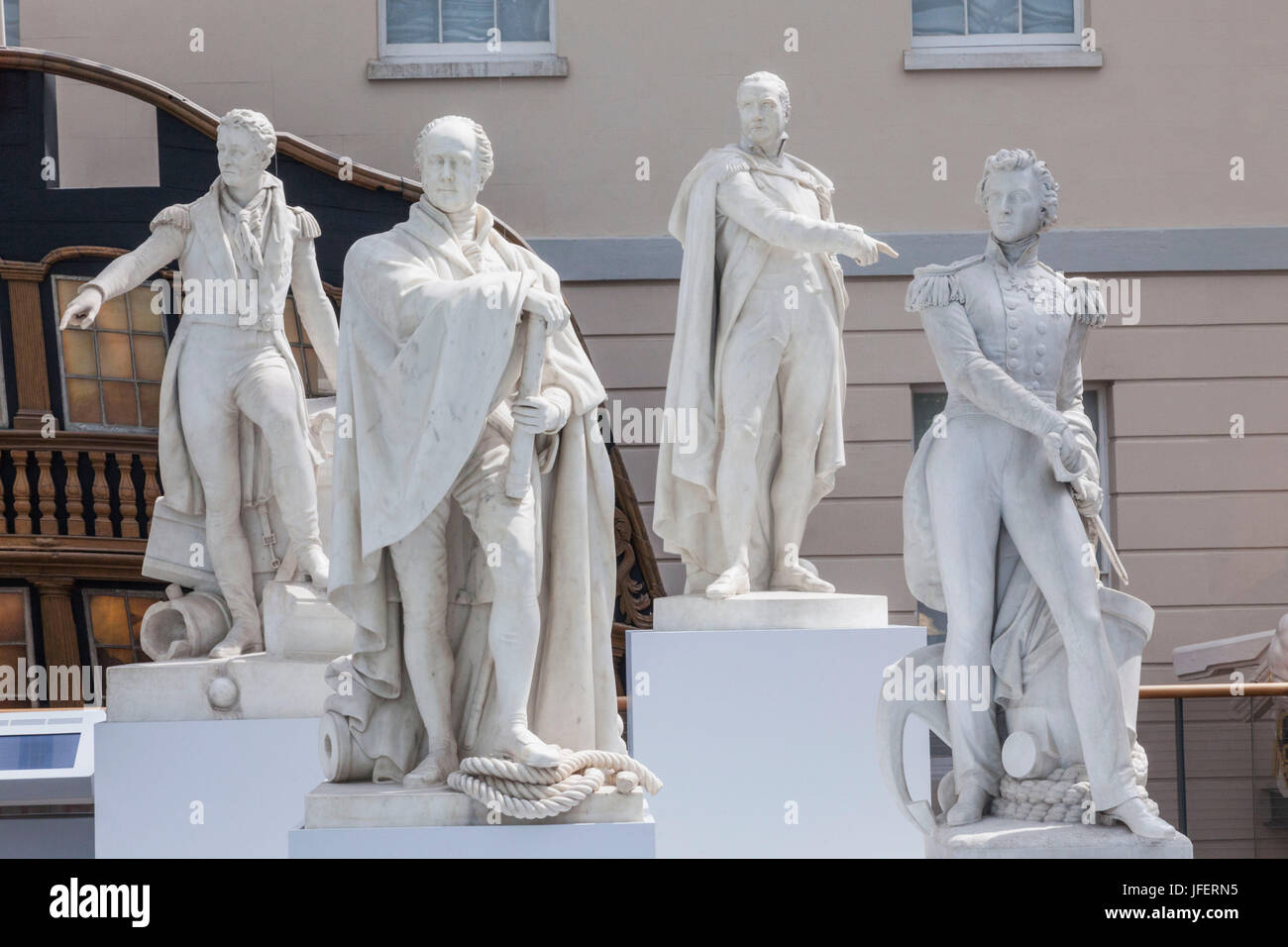 Inghilterra, Londra Greenwich, Museo Marittimo Nazionale, statue di ammiragli e capitano della nave Foto Stock