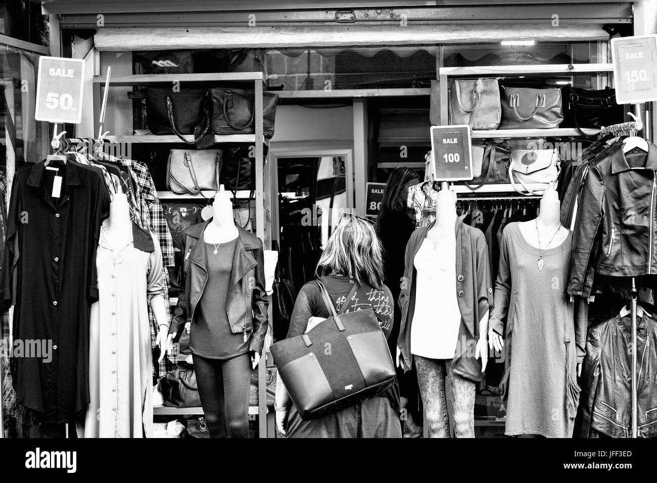 Manichini femmina in un negozio di moda Foto Stock