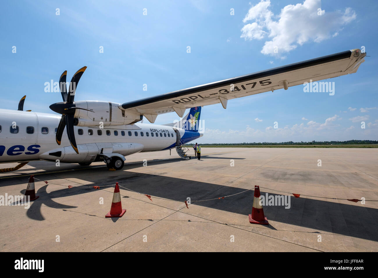 Lao Airlines elica aereo aeroporto su asfalto Foto Stock