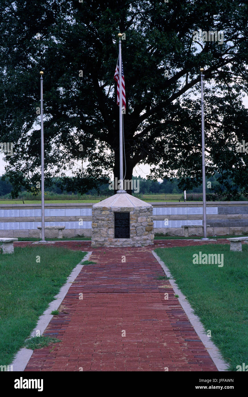 Chase County tutti Veterans Memorial, pioppi neri americani cade, Flint Hills Scenic Byway, Kansas Foto Stock