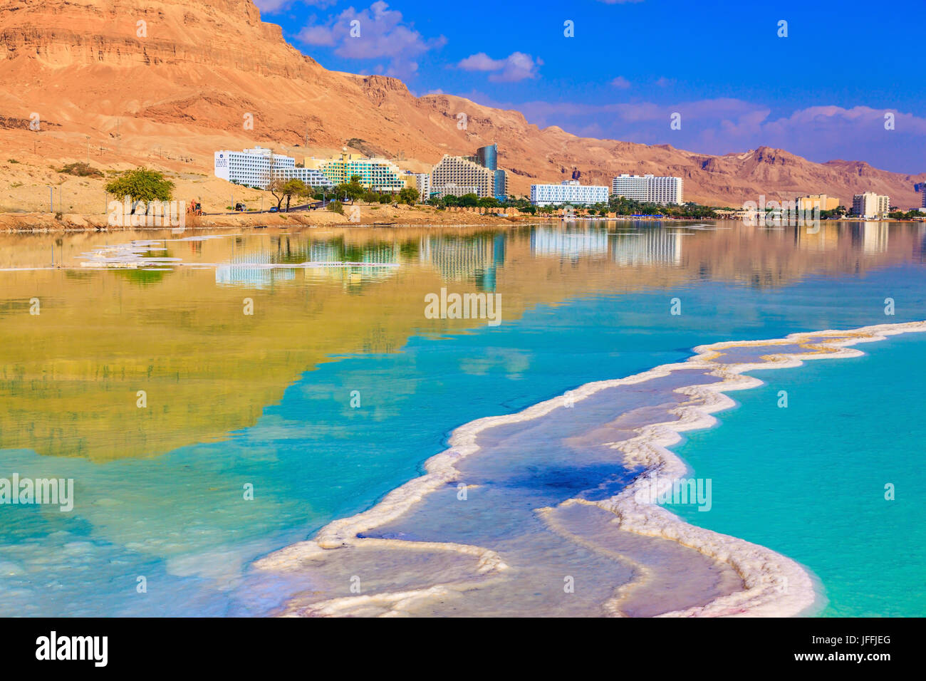 Acqua color smeraldo del Mar Morto Foto Stock