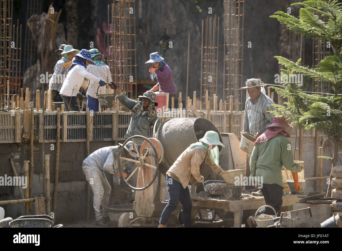 Thailandia Chiang Rai costruzione donne lavoratore Foto Stock