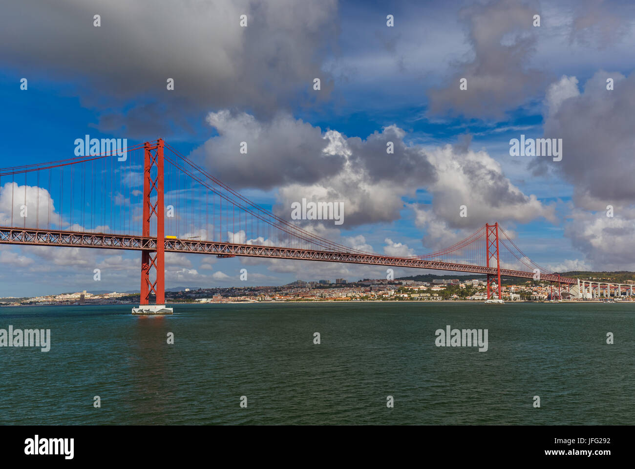 Lisbona e XXV Aprile Bridge - Portogallo Foto Stock