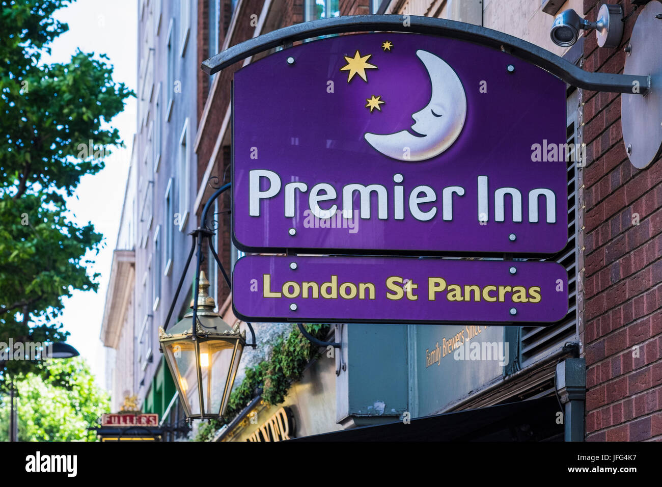 Premier Inn London St. Pancras sulla Euston Road, London, England, Regno Unito Foto Stock