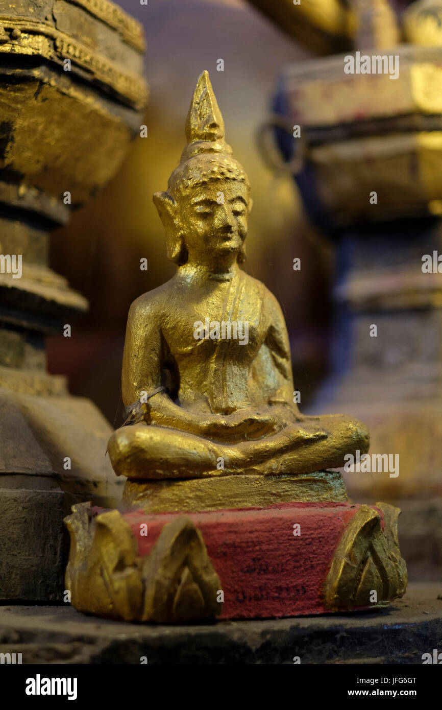 Seduta d'oro statue di buddah Foto Stock
