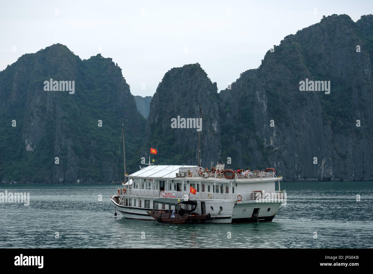 Cruise tour barca ad Halong Bay, il Vietnam Asia Foto Stock