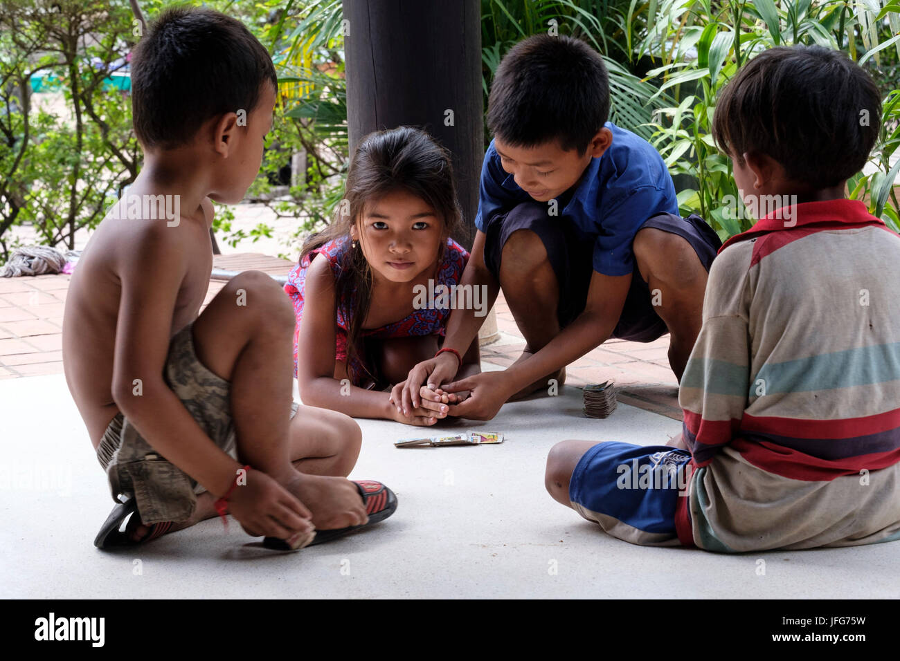 Asian giocare i ragazzi Foto Stock