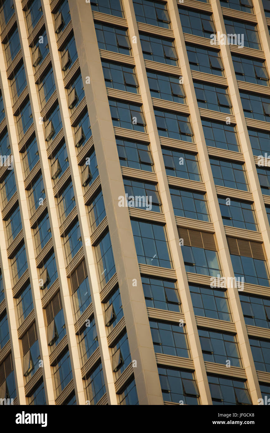 Facciata al grattacielo moderno; Shenzhen, Nanshan District, nella provincia di Guangdong, Repubblica popolare cinese; Foto Stock