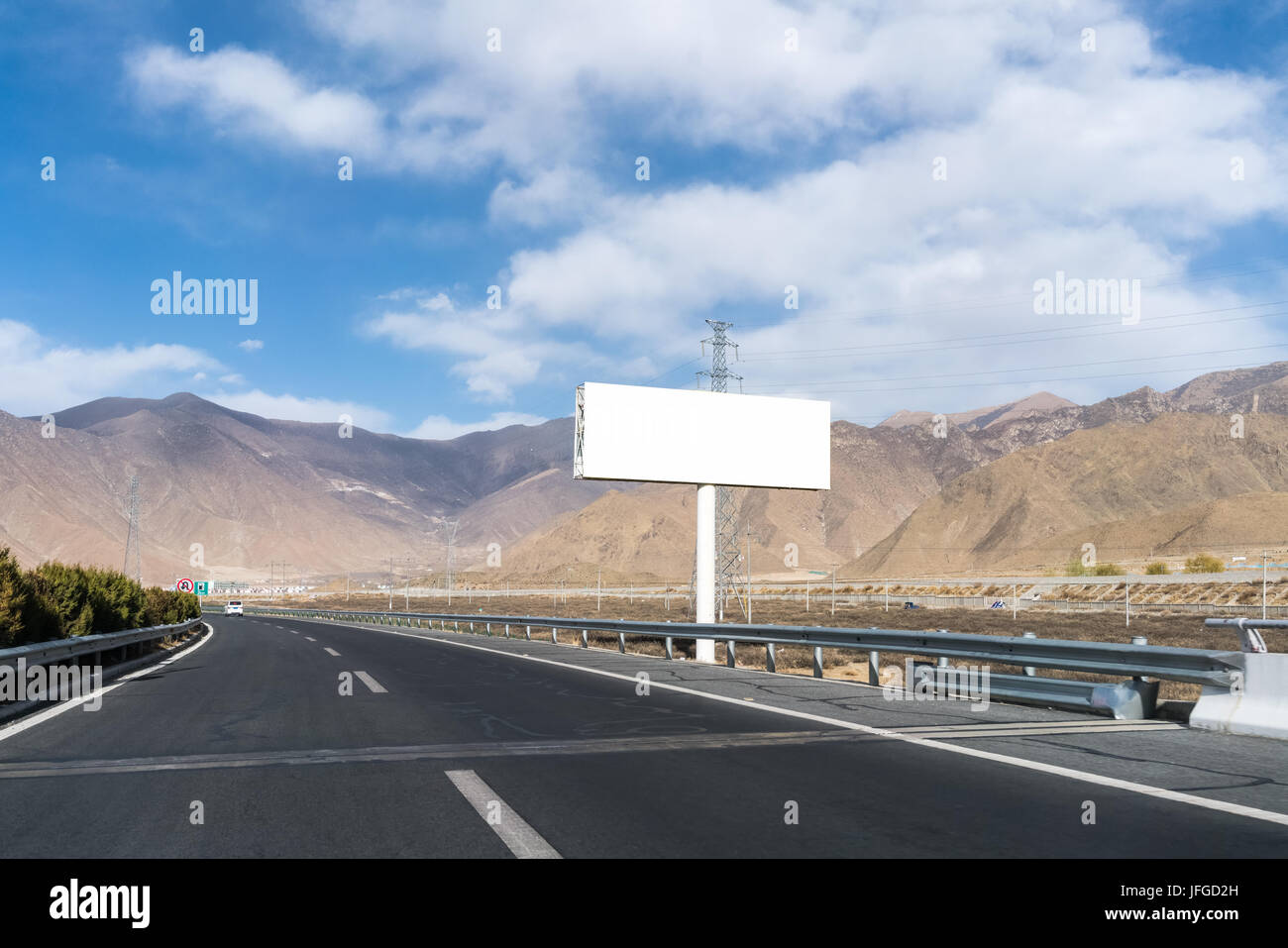 Tabellone di grandi dimensioni con il trasporto su strada Foto Stock
