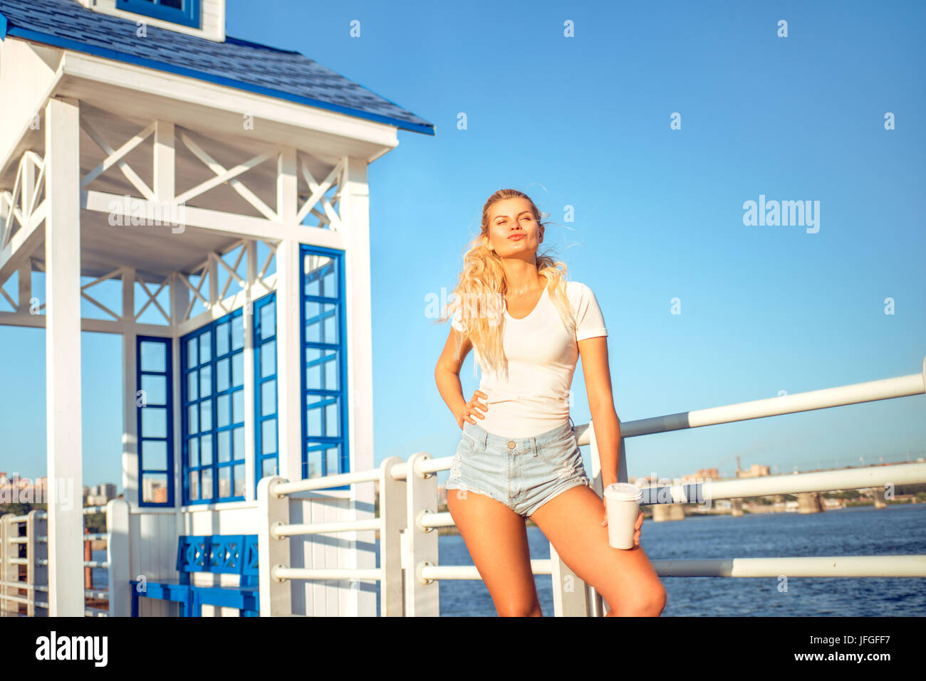 Sorridente al sole. Foto Stock