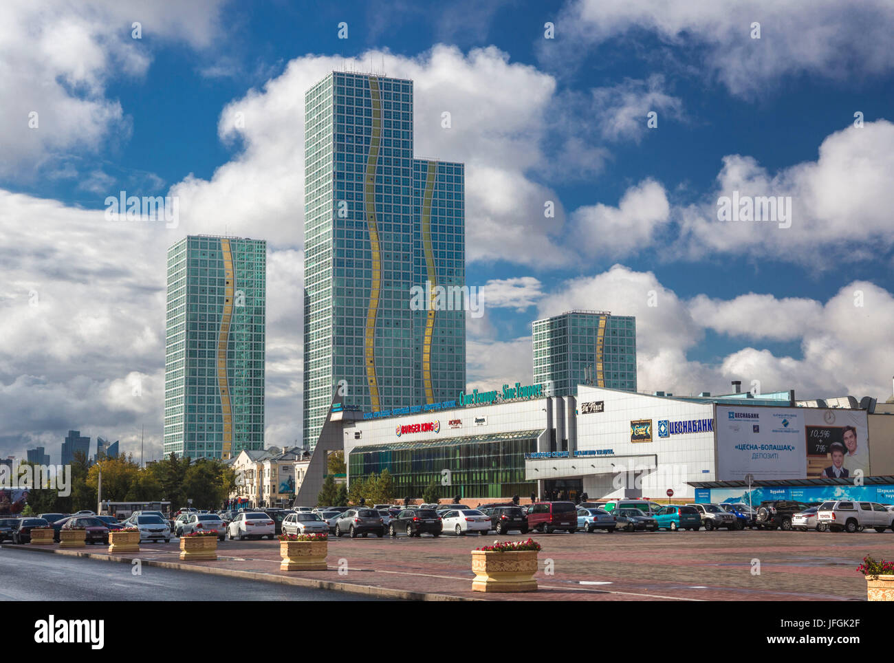 Il Kazakistan, città di Astana, Down Town, Gran Alatau Torri, Foto Stock