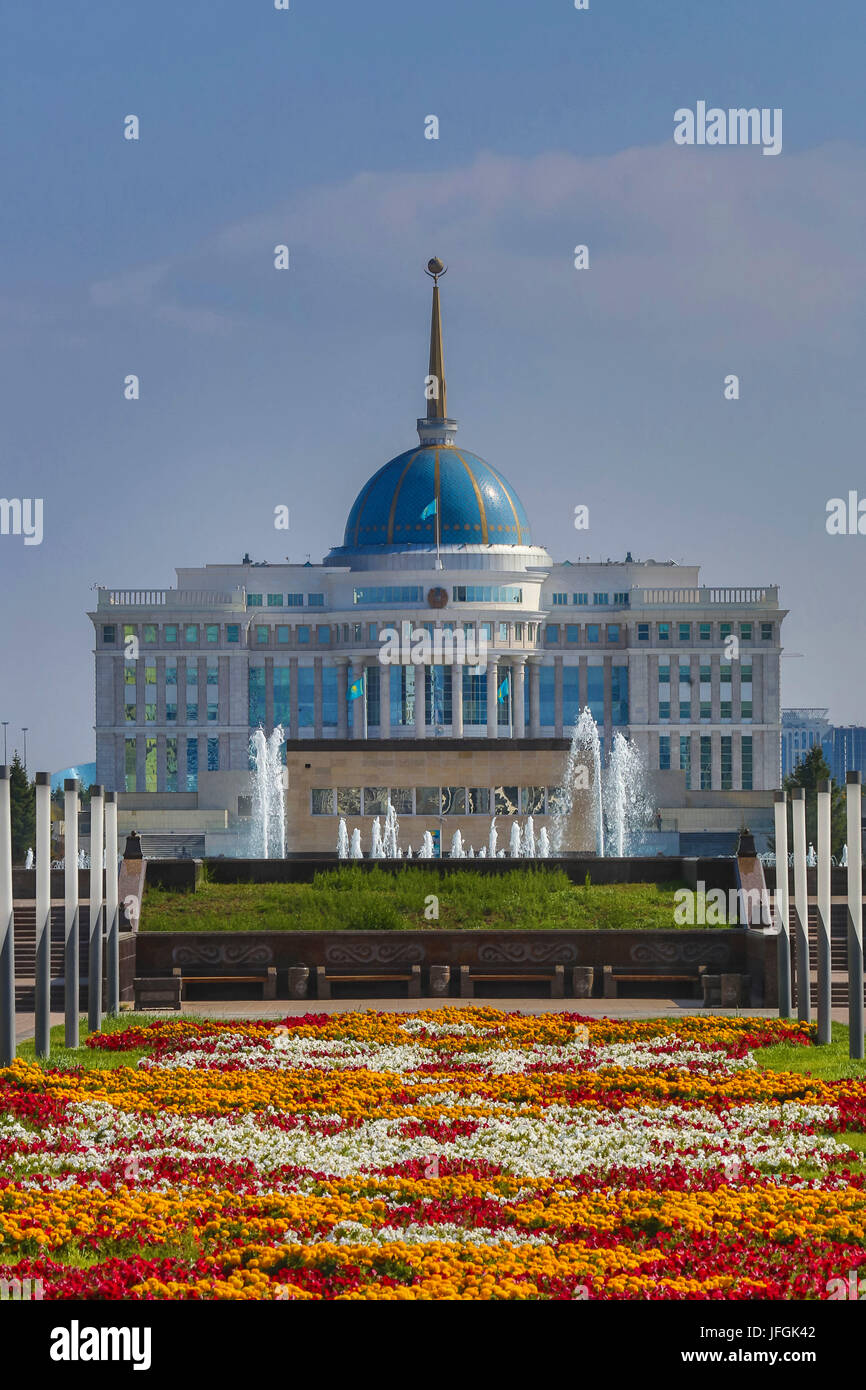 Il Kazakistan, Astana City, Nuova città amministrativa, Nurzhol Avenue, Presidente Palace Ak-Orda Foto Stock