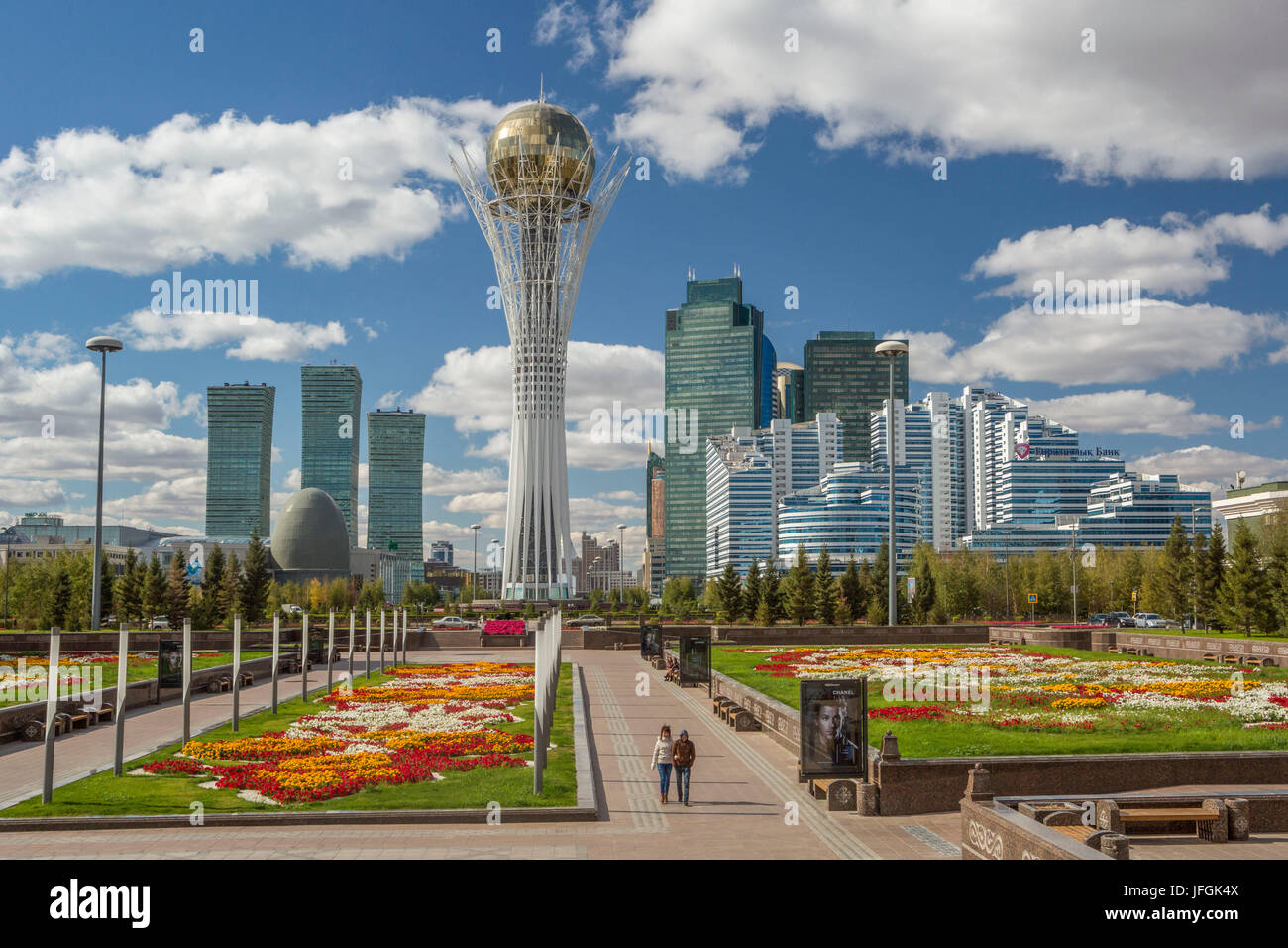 Il Kazakistan, Astana City, Nuova città amministrativa, Nurzhol Avenue, monumento di Bayterek Foto Stock