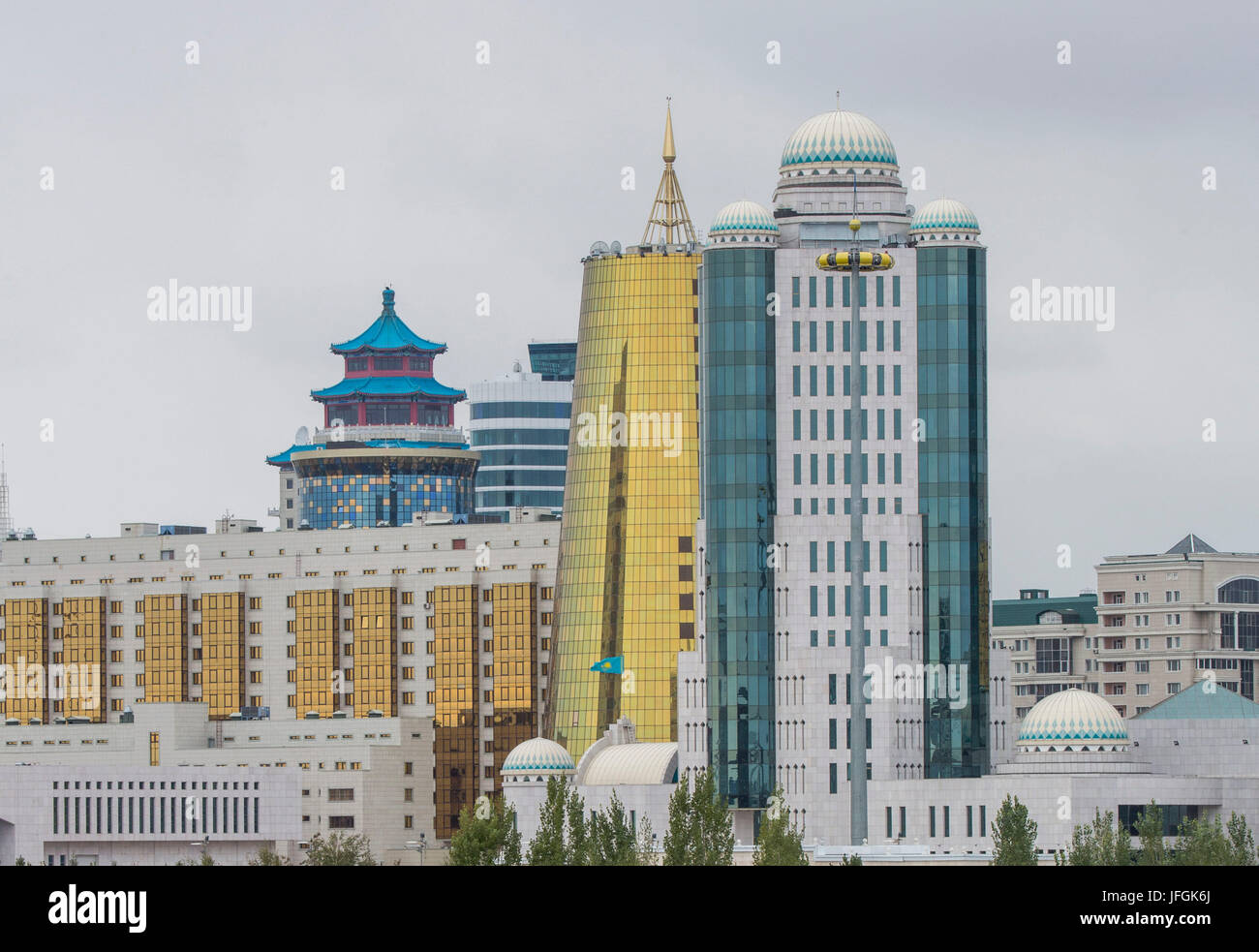 Il Kazakistan, città di Astana, amministrativo nuovo skyline della città Foto Stock