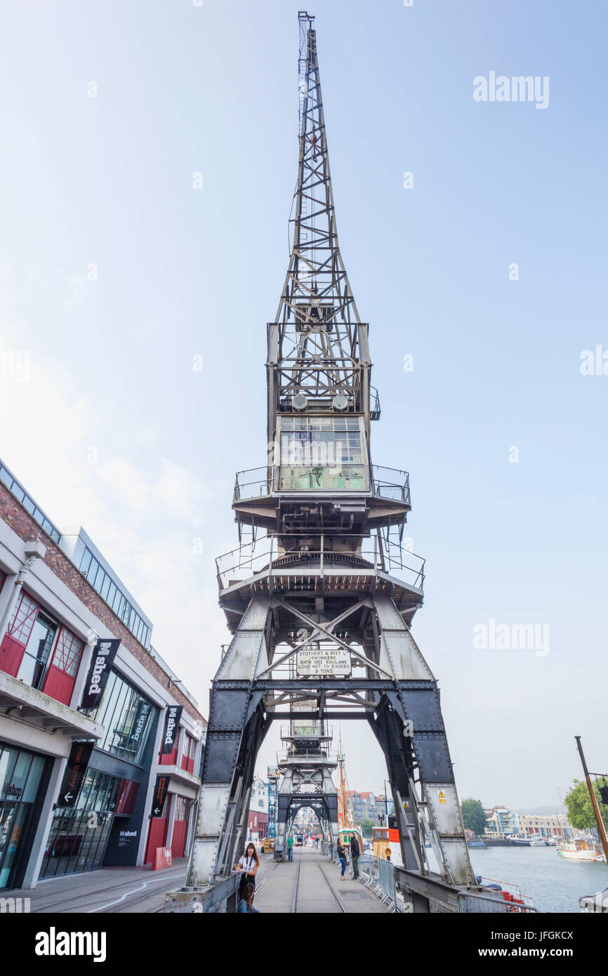 Inghilterra, Somerset, Bristol Harbourside, storico gru a M Museo capannone Foto Stock