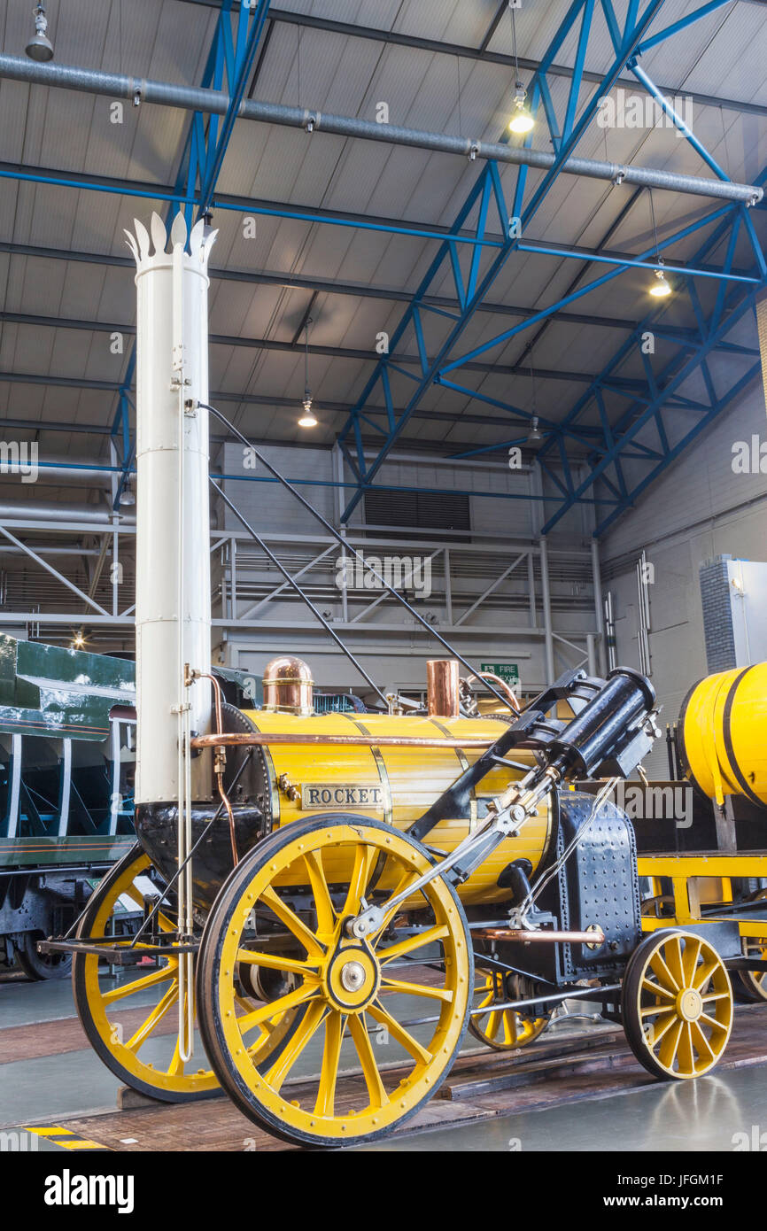 Inghilterra, nello Yorkshire, York National Railway Museum, mostre di riproduzione Stephenson's Rocket Foto Stock