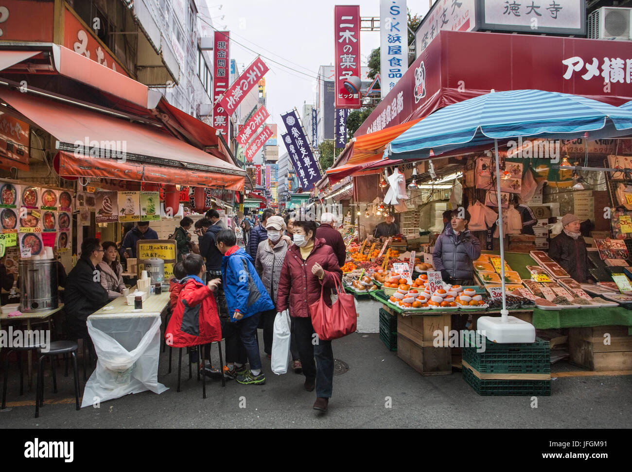 Giappone Tokyo City, il quartiere di Ueno, Ameyoko Shopping Centre Foto Stock