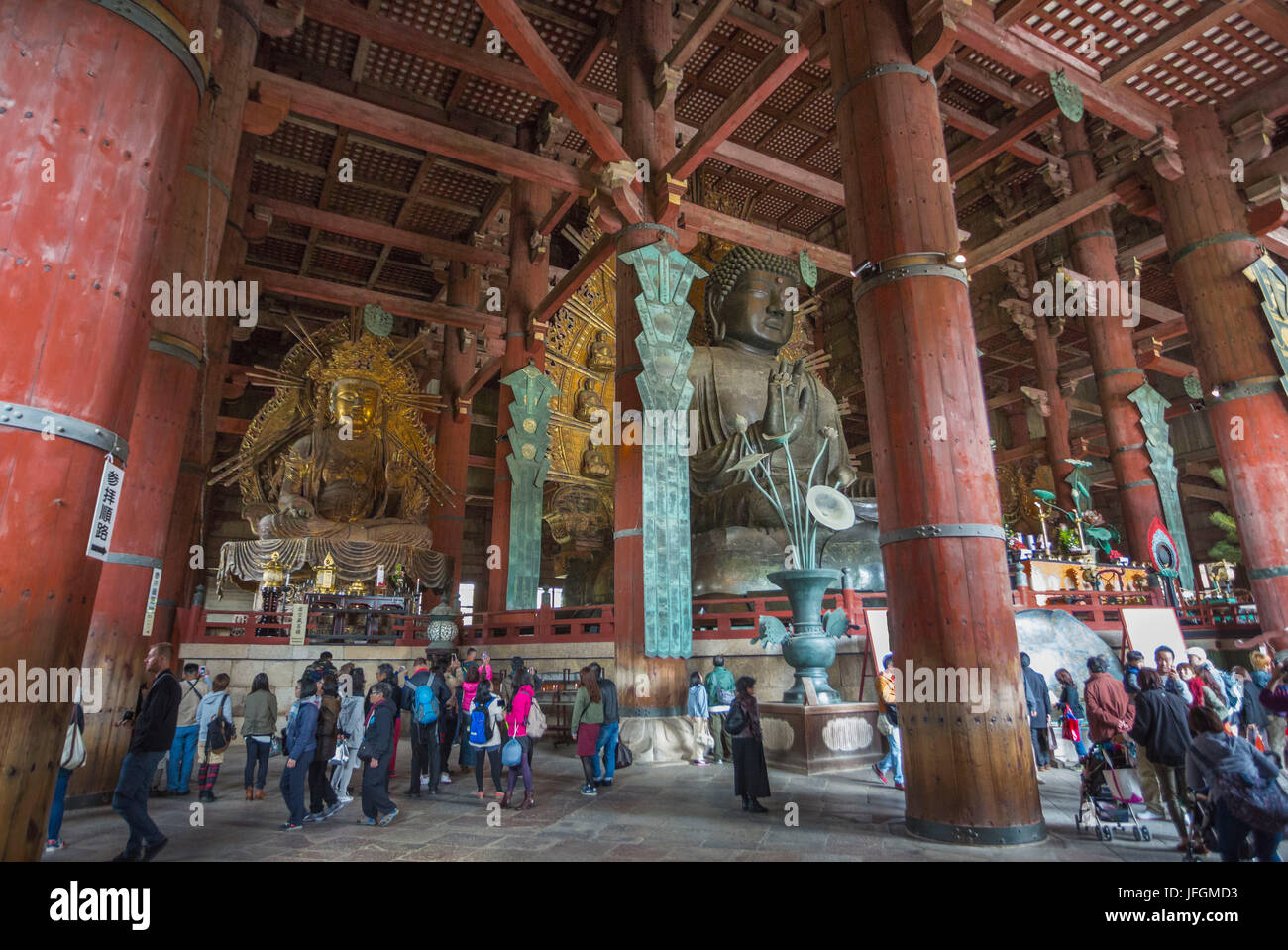 Giappone, Kansai, Nara City, Tempio di Todai-ji, Patrimonio Mondiale dell'UNESCO, il Grande Buddha (Daibutsu) Foto Stock