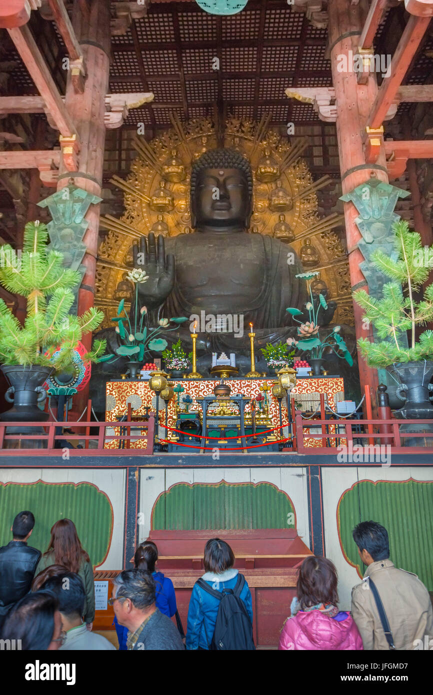 Giappone, Kansai, Nara City, Tempio di Todai-ji, Patrimonio Mondiale dell'UNESCO, il Grande Buddha (Daibutsu) Foto Stock