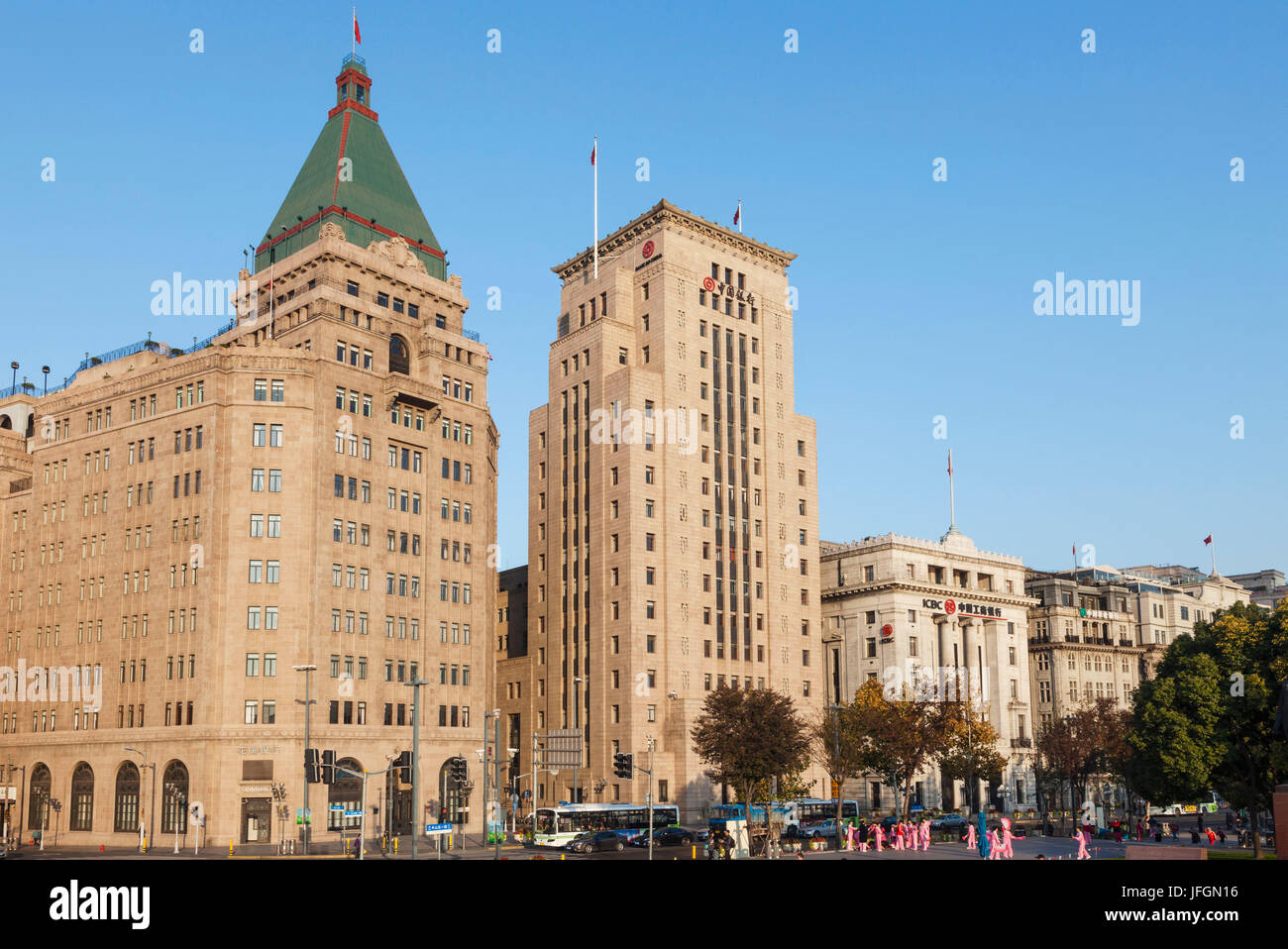 Cina, Shanghai, il Bund, il Fairmont Hotel di pace e Banca di Cina Costruzione Foto Stock