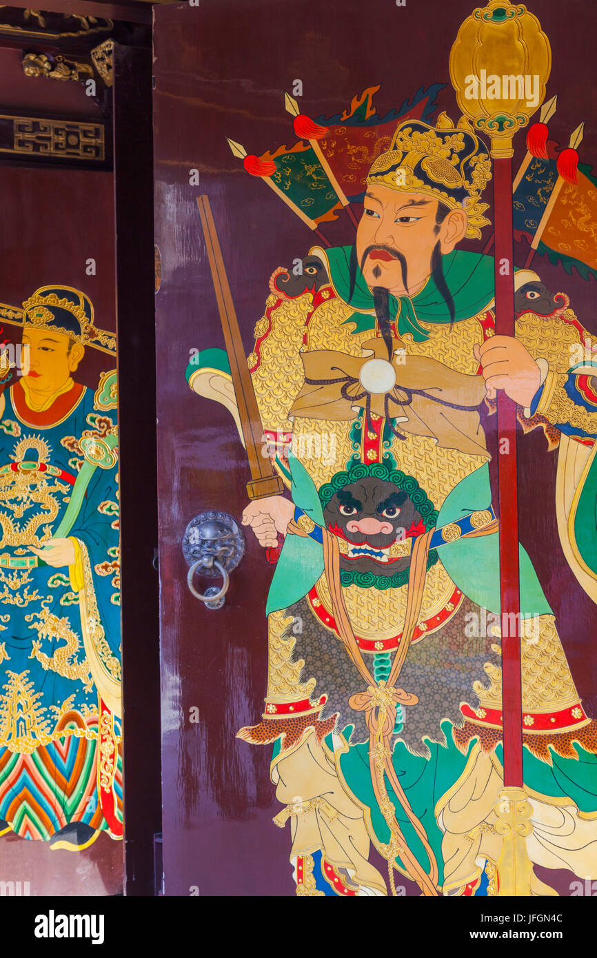 Cina, Shanghai, il Giardino di Yuyuan, città tempio di Dio di Shanghai, porta la pittura di custode del tempio Foto Stock