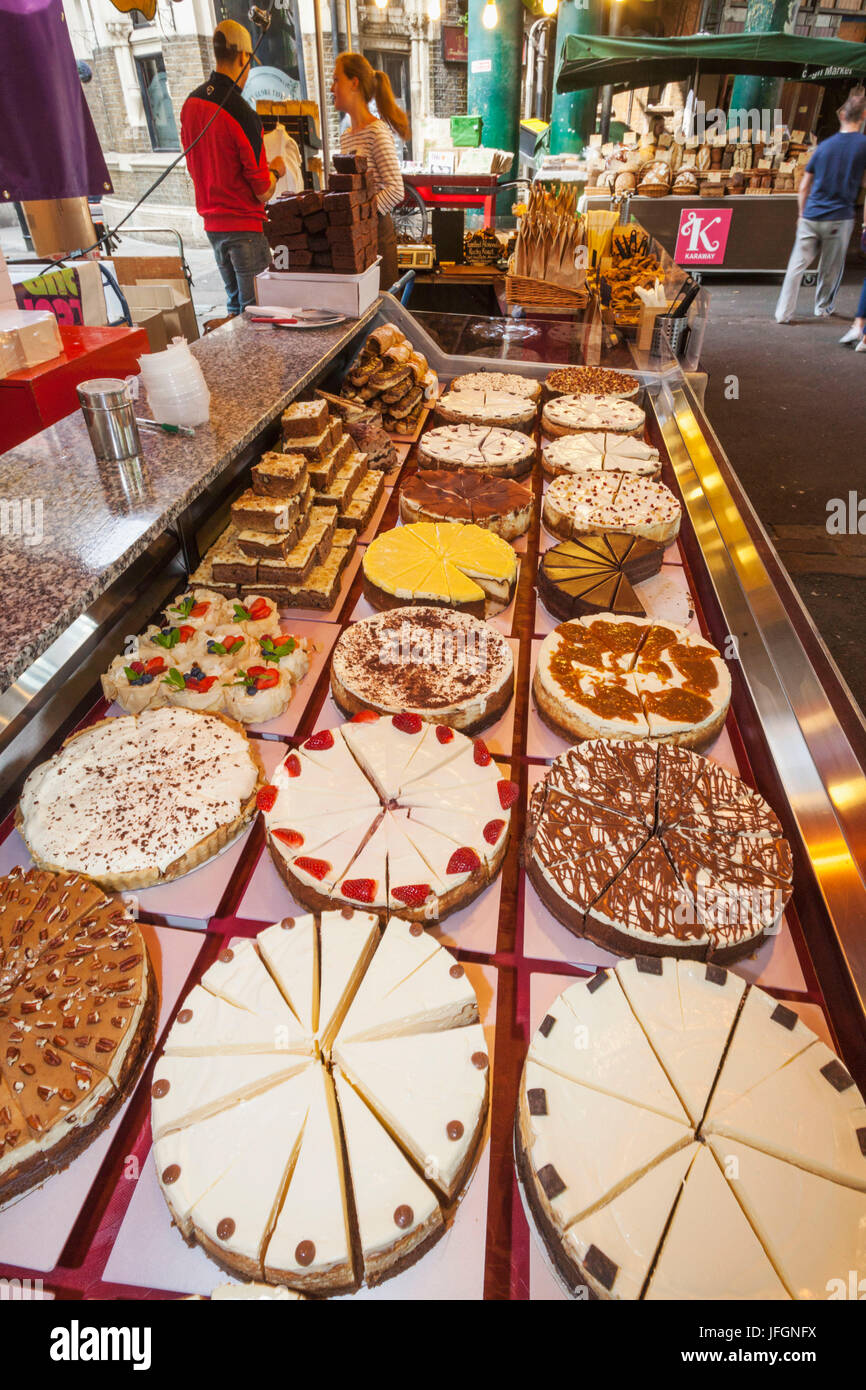 Inghilterra, Londra, Southwark, Borough Market, torta in stallo, Display di torte Foto Stock