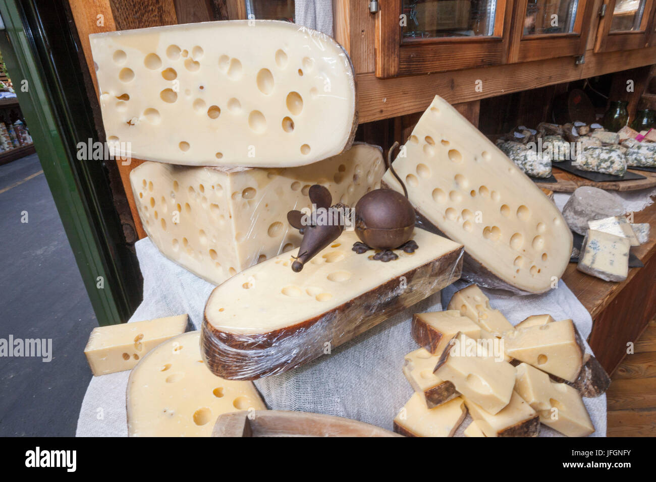 Inghilterra, Londra, Southwark, Borough Market, Formaggio Display Foto Stock