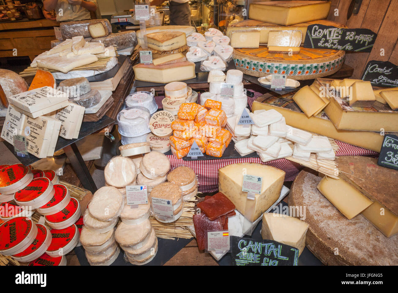 Inghilterra, Londra, Southwark, Borough Market, Formaggio Display Foto Stock