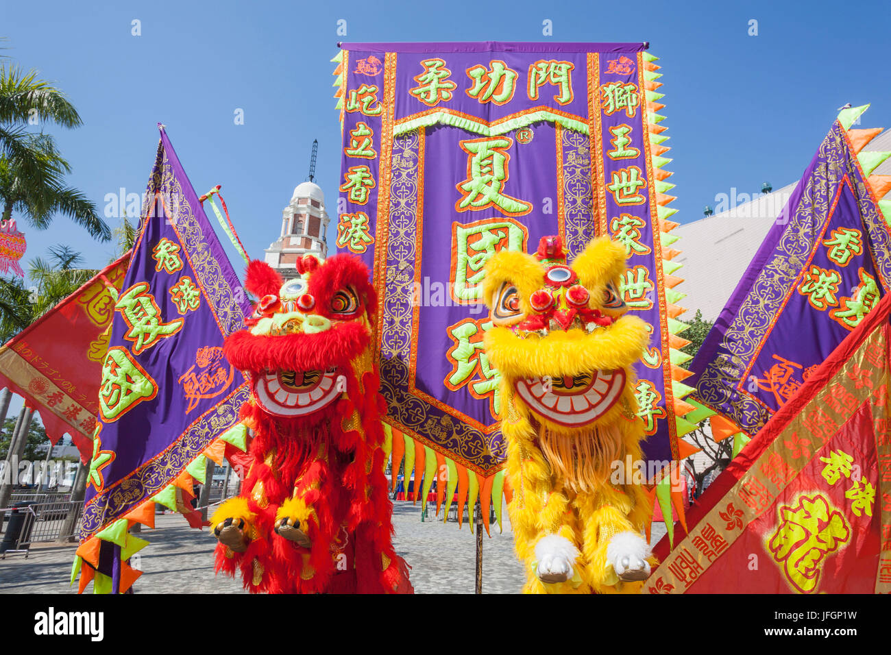 Cina, Hong Kong, cinese la danza del Leone di costumi Foto Stock
