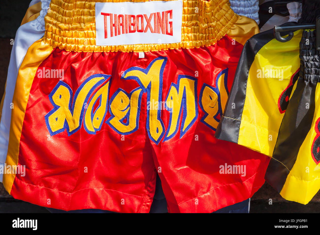 Thailandia, Bangkok, Khaosan Road, dettaglio di Thai Boxing Shorts Foto Stock