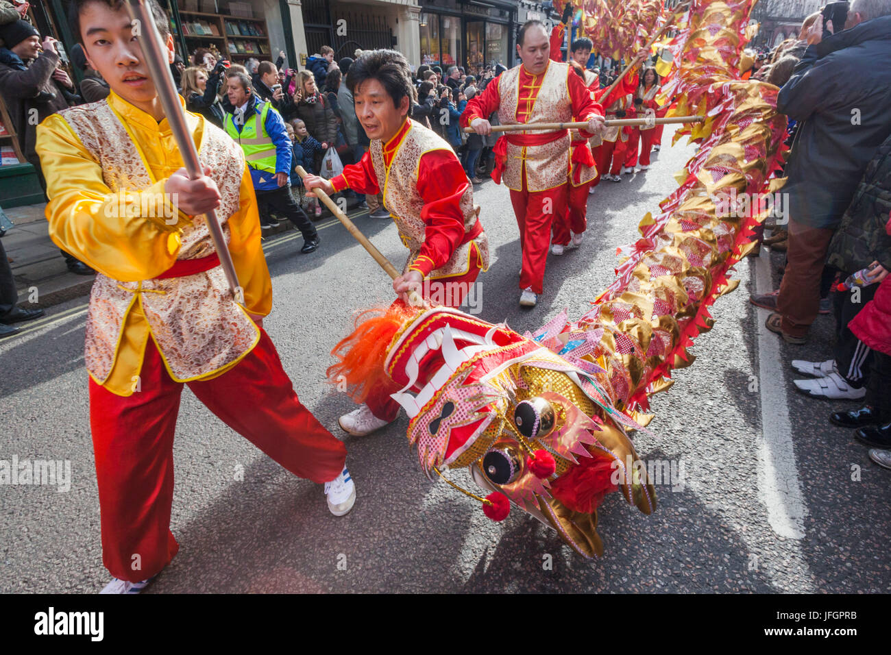 Inghilterra, Londra, Soho, Chinatown, il Nuovo Anno Cinese Festival Parade, Dragon Dance Foto Stock