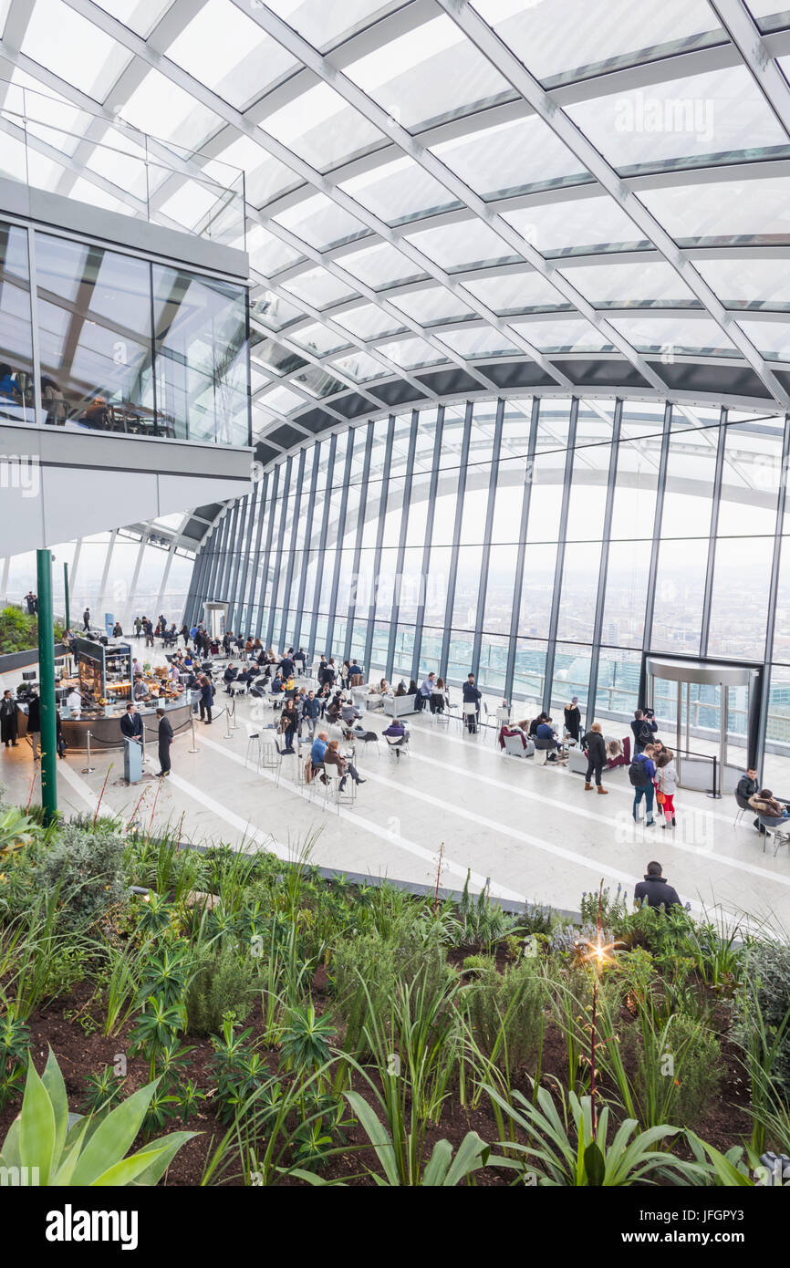 Inghilterra, Londra, Città, 20 Fenchurch Street aka l'edificio Walkie-Talkie, Sky Garden, Architetto Rafael Vinoly Foto Stock