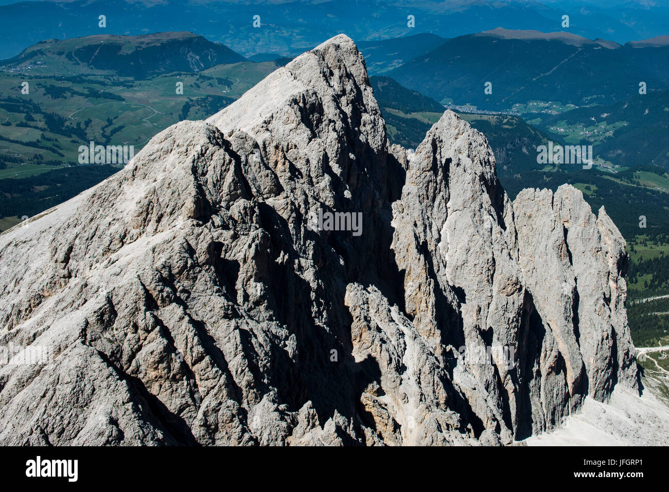 Massiccio del Sassolungo, parete bar, Sassopiatto, Dolomiti, fotografia aerea, alte montagne, Trentino, Italia Foto Stock