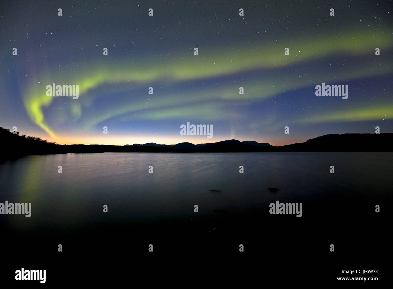 L'Europa, in Svezia, in Lapponia, provincia di Norrbotten, aurora boreale circa il Torneträsk, Foto Stock