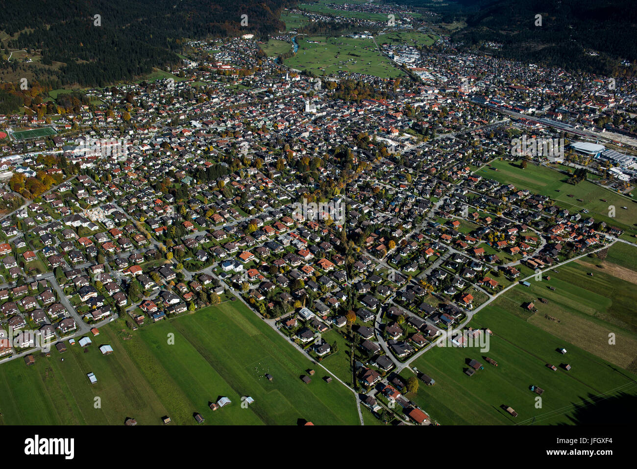 Garmisch-Partenkirchen, Loisach, autunno, antenna scatti, Werdenfels, altipiani, Baviera, Germania Foto Stock