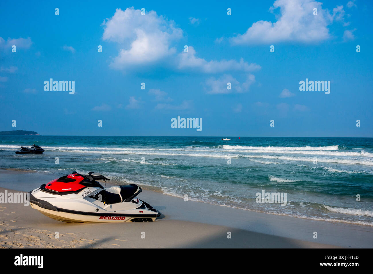 Jet Ski sulla spiaggia, la spiaggia di Chaweng, isola di Ko Samui, Thailandia, Asia Foto Stock