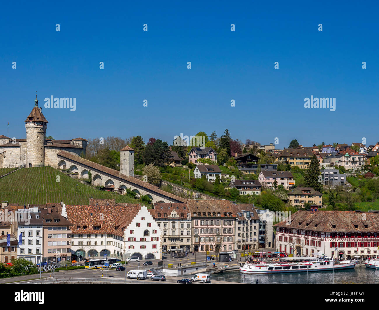 Vista sul centro storico di Sciaffusa e la fortezza Munot di attacco, canton Sciaffusa, Svizzera, Europa Foto Stock