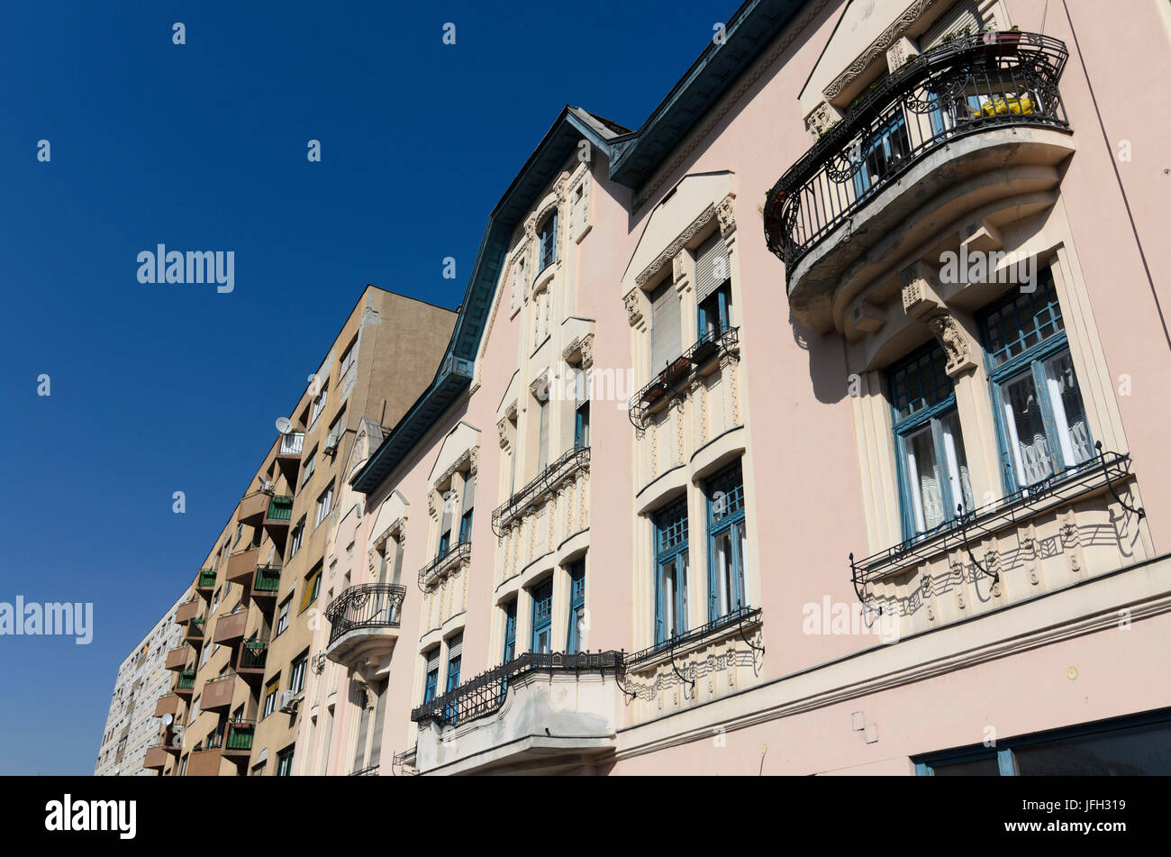 Vecchi edifici e costruzione prefabbricati case residenziali, ungheresi, Budapest, Foto Stock