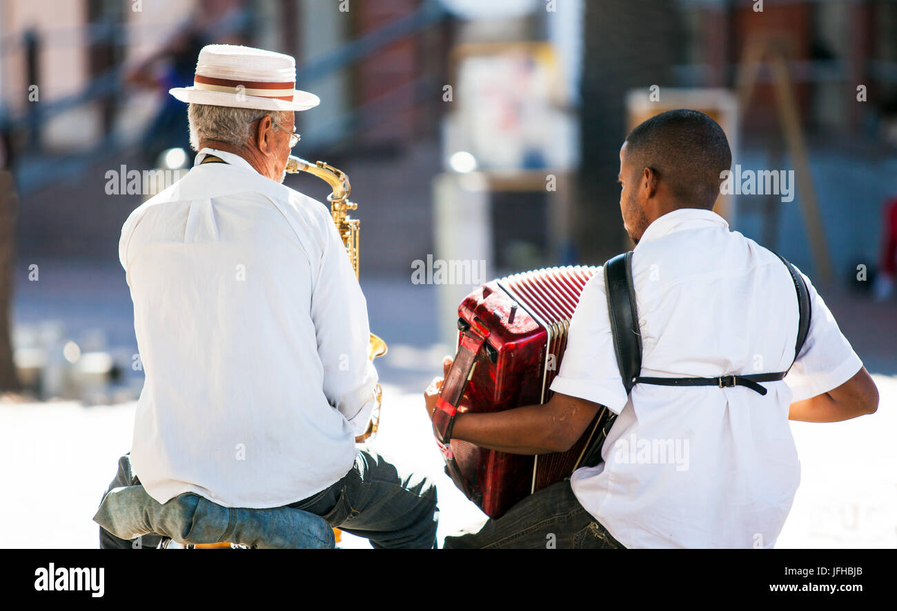 Musicisti di strada al porto di Città del Capo Foto Stock
