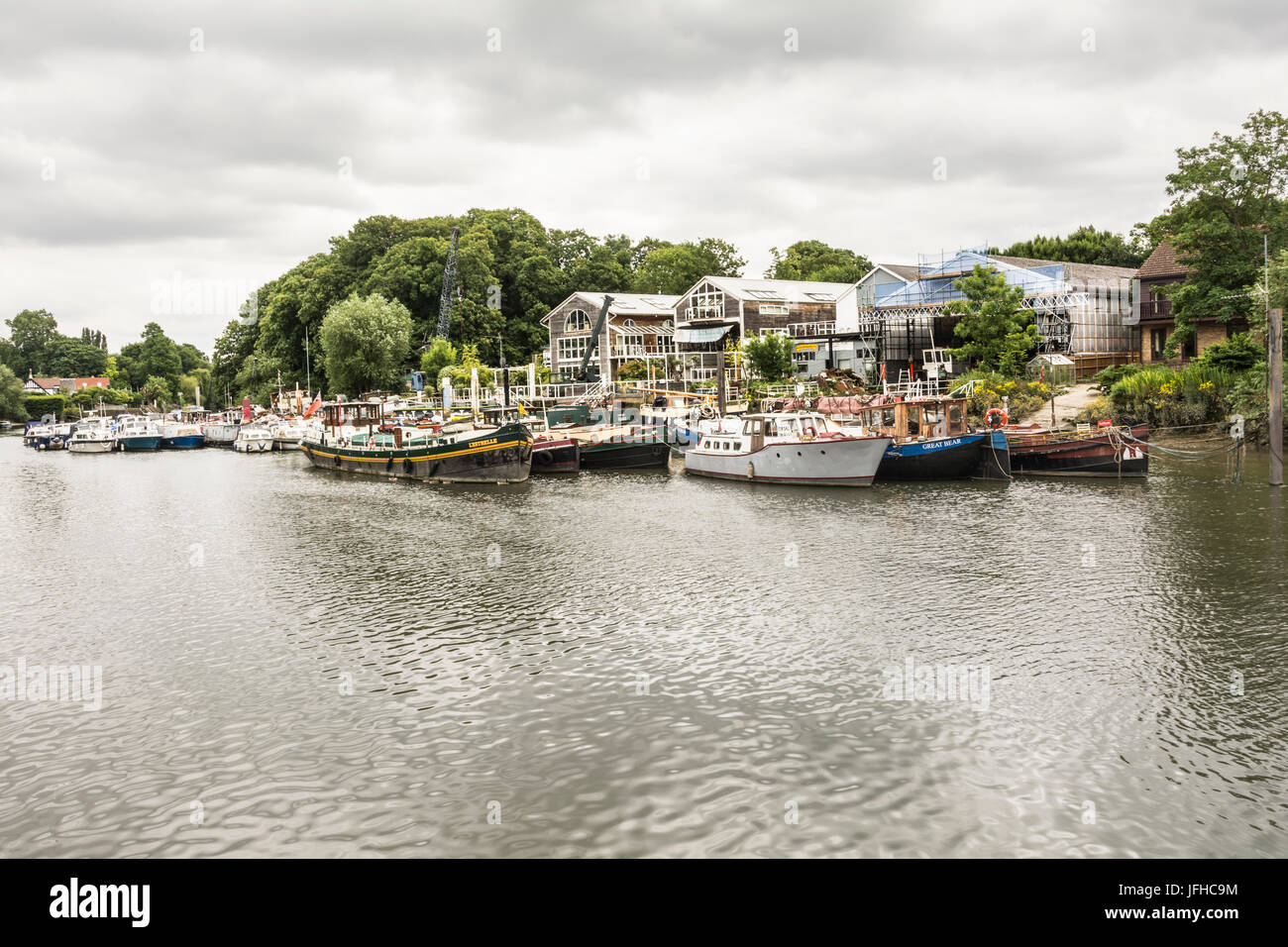 Vista sul Tamigi a Eel Pie Island, Twickenham, Londra, Inghilterra, Regno Unito Foto Stock