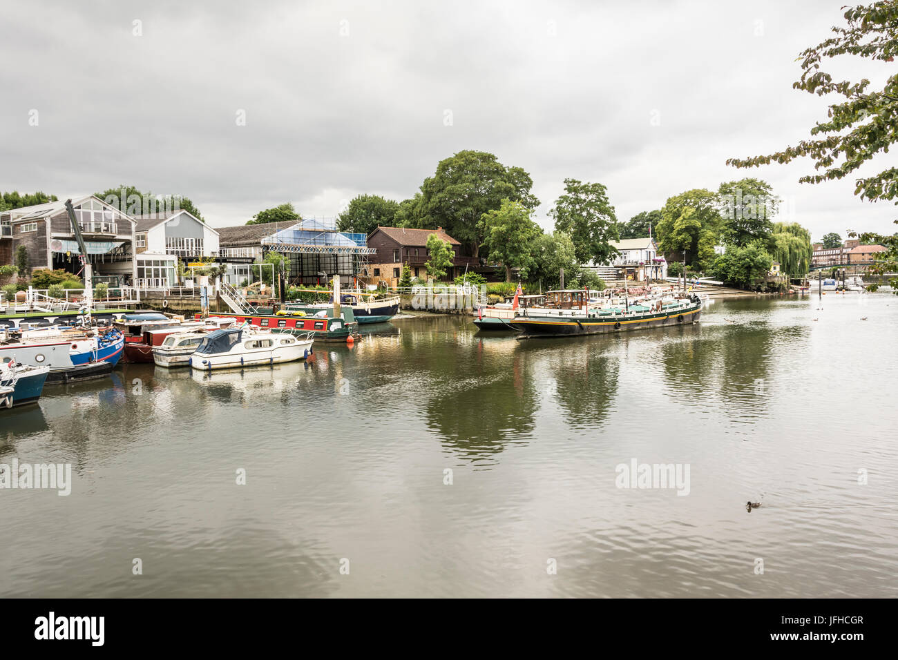 Vista sul Tamigi all'Isola di Eel Pie, Twickenham, Londra UK Foto Stock