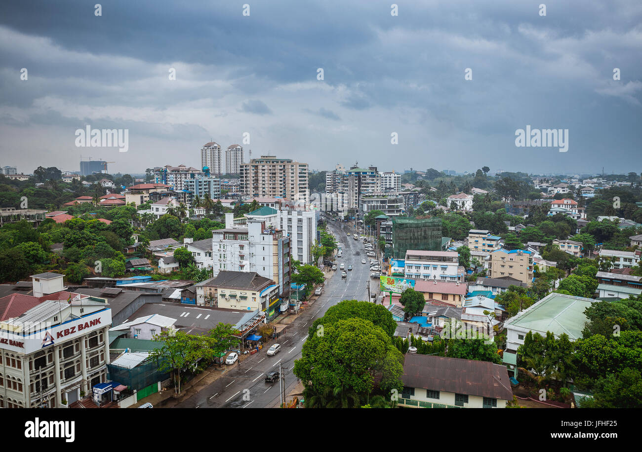 Yangon / Città Ragoon street view townscape dall'alto - Panoramica - posto per visitare il Myanmar/Birmania Foto Stock
