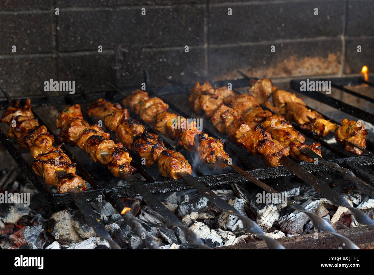 Grigliare kebab marinati Foto Stock