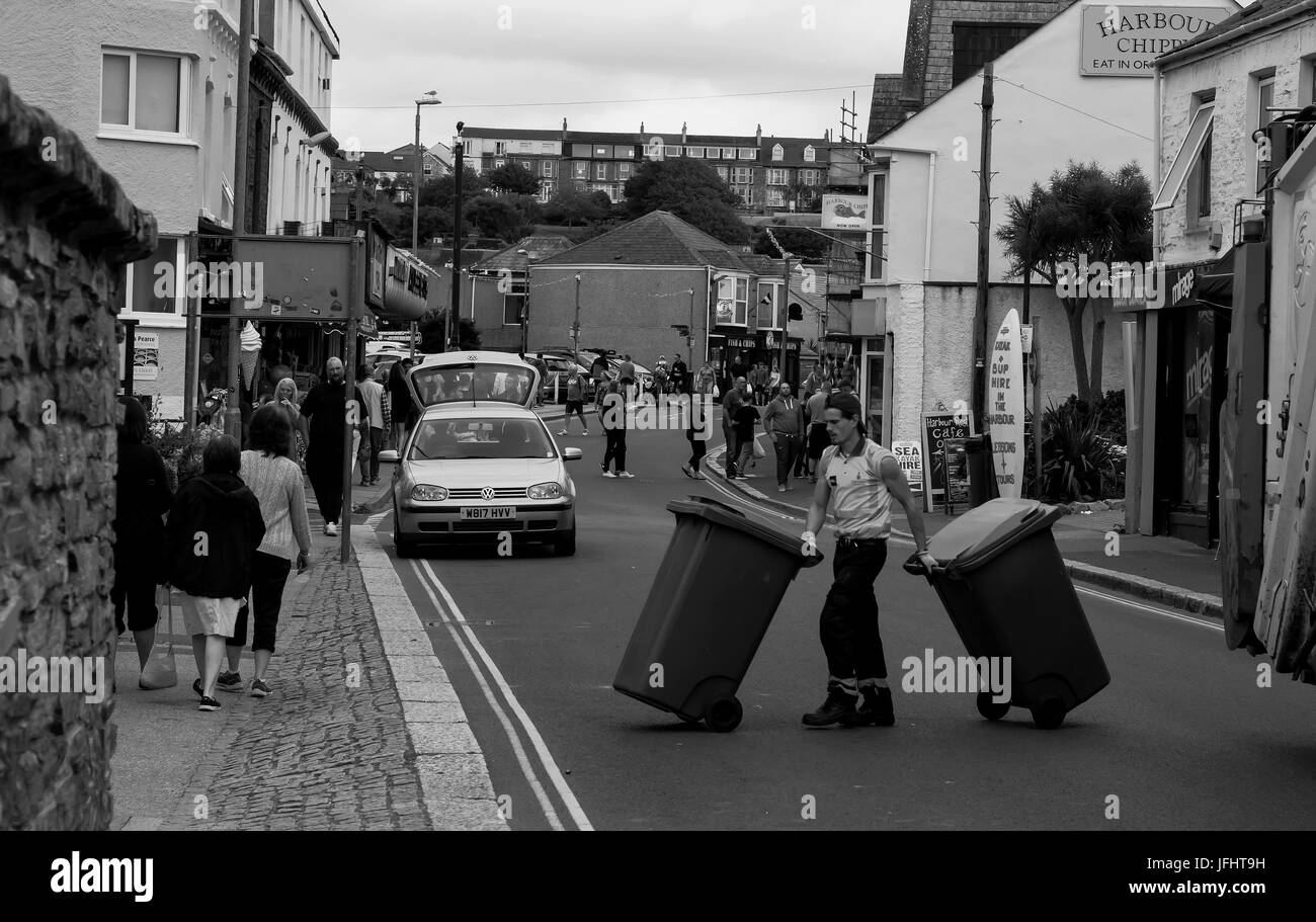 Plastica bottiglia Clorox lavato fino a Holwell Bay Beach, Cornwall. Fa parte di un progetto di inquinamento. Foto Stock
