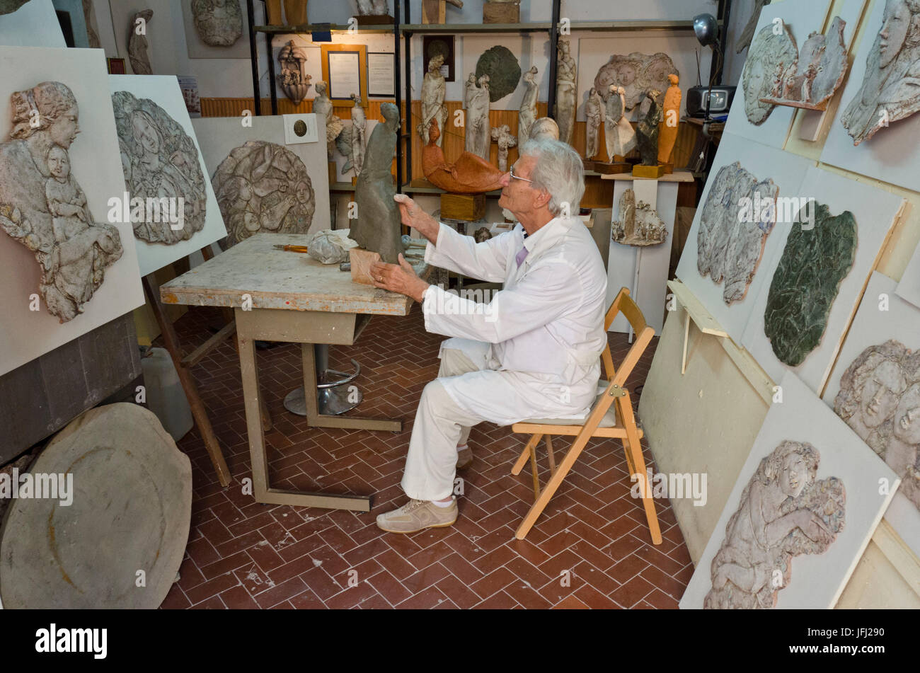 L'Italia, il sud Italia, sicilia, Sicilia, Caltagirone, ceramiche, scultore Luigi Angelico Foto Stock