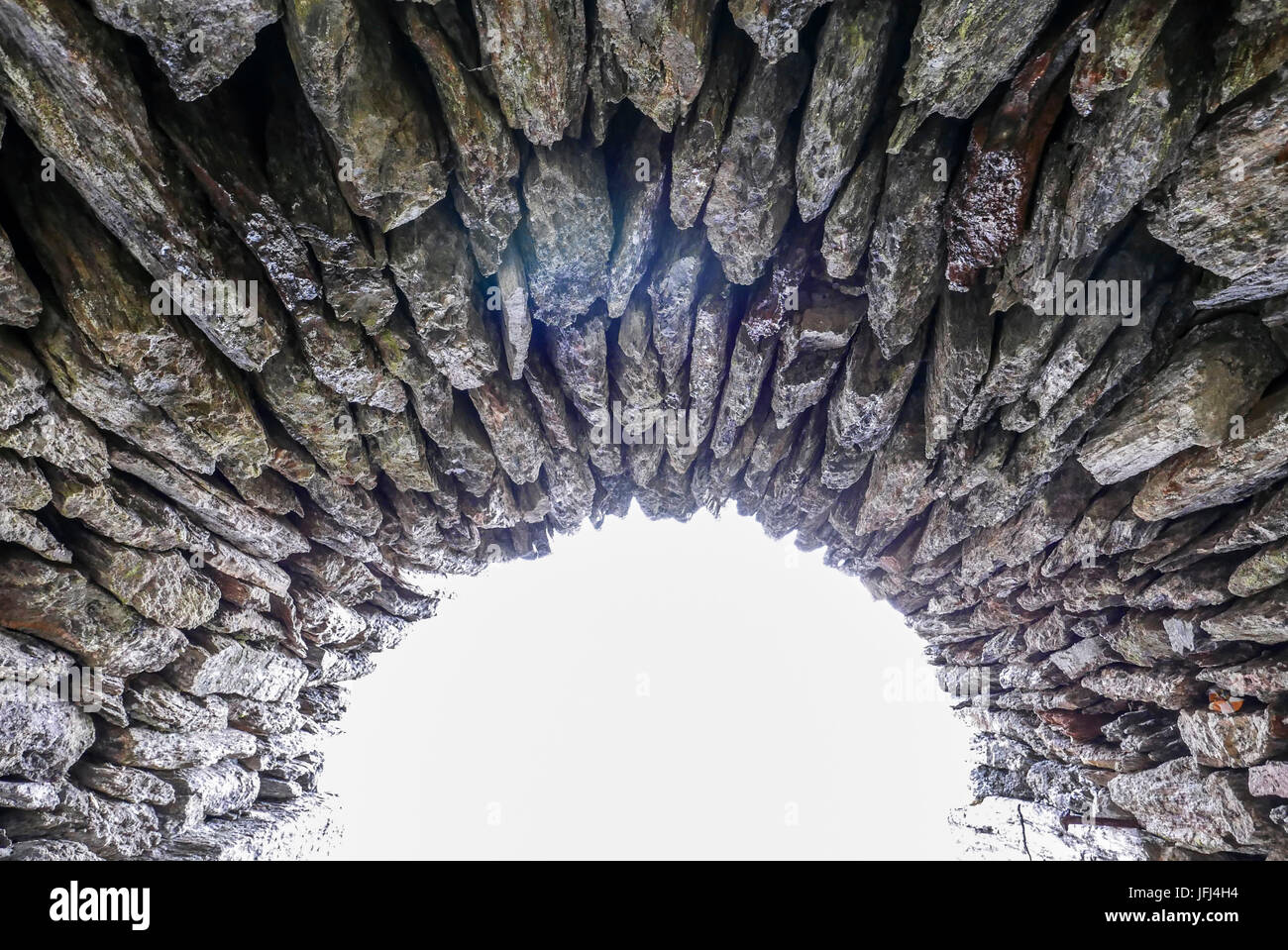 Pietra naturale archi, muro a secco, parte della montagna di edifici di fabbrica Schneeberg (via route), Sud Tirolo Foto Stock