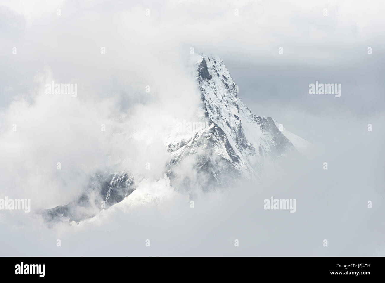 Cervino nelle nuvole, Zermatt, Svizzera Foto Stock