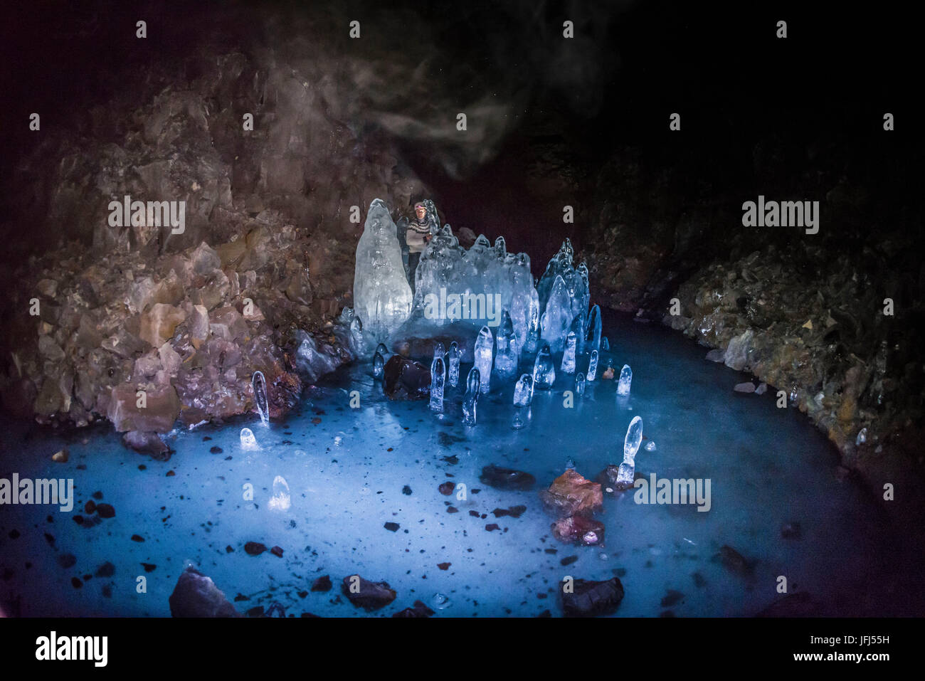 L'Islanda, Akureyri, troll penisola eystra Norðurland, Mývatn, municipale di Skútustaðir nel nord-est dell'Islanda sente al vulcano Krafla sistema, grotta di ghiaccio, grotta lavica, Lofthellier spedizione Foto Stock