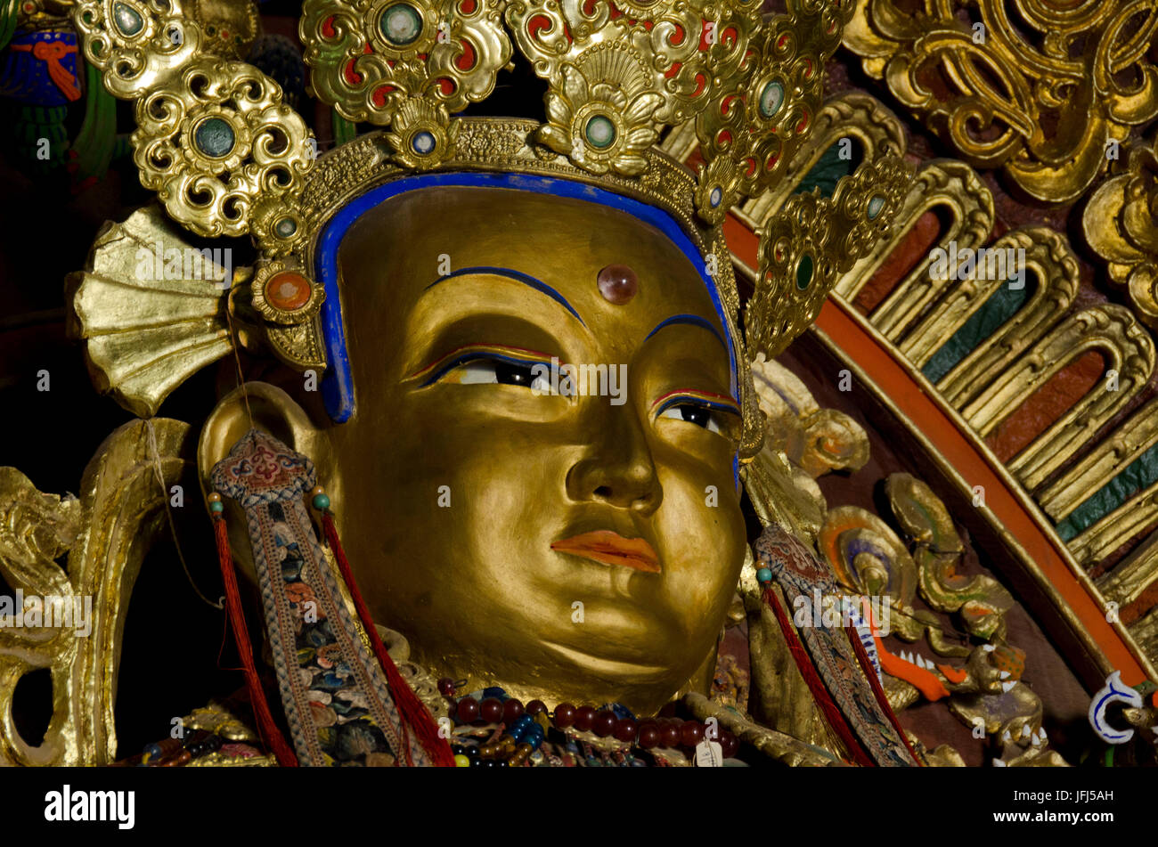Mongolia, Asia Centrale, Karakorum / Qara Qorum, chiostro di Erdene Zuu, capitale di Gengis Khan, golden statua del Buddha Foto Stock