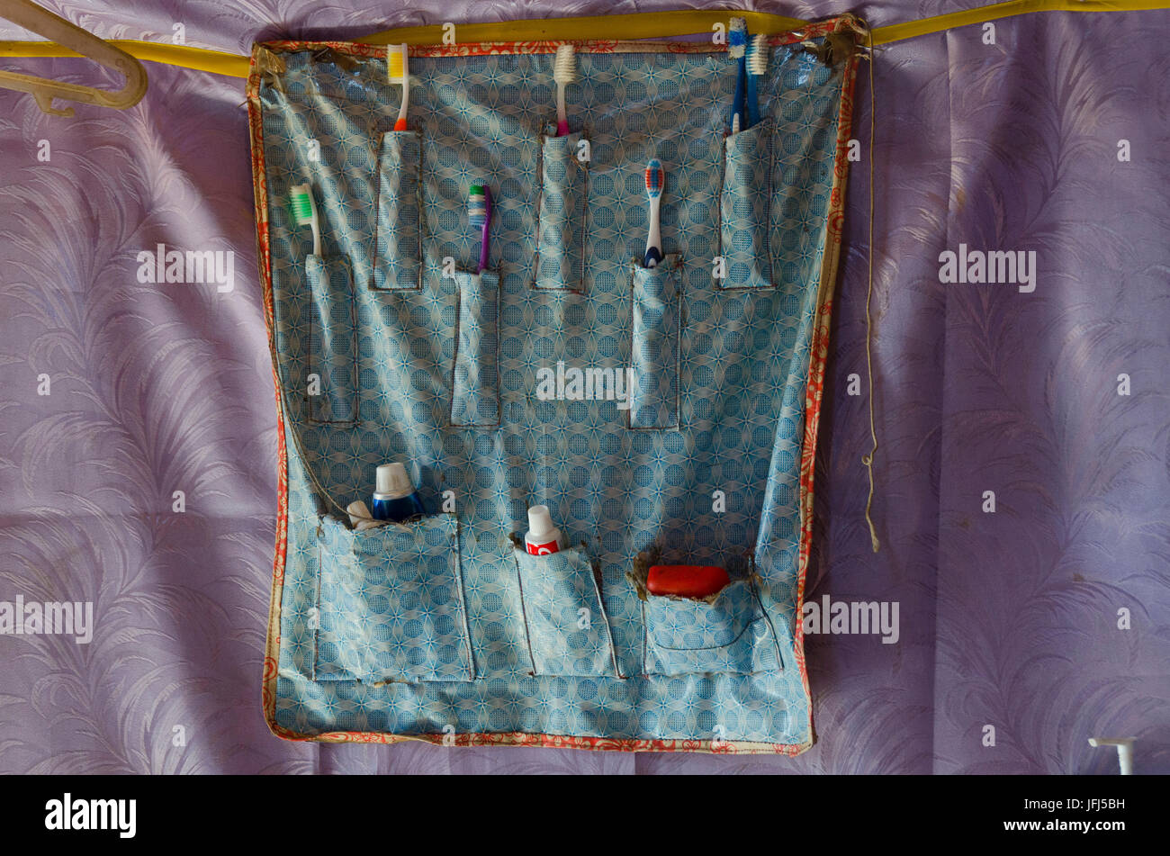 In Mongolia e in Asia centrale, bike tour Tamir - Tsetserleg, fase 5, nomade, yurt, all'interno di spazzolini da denti Foto Stock